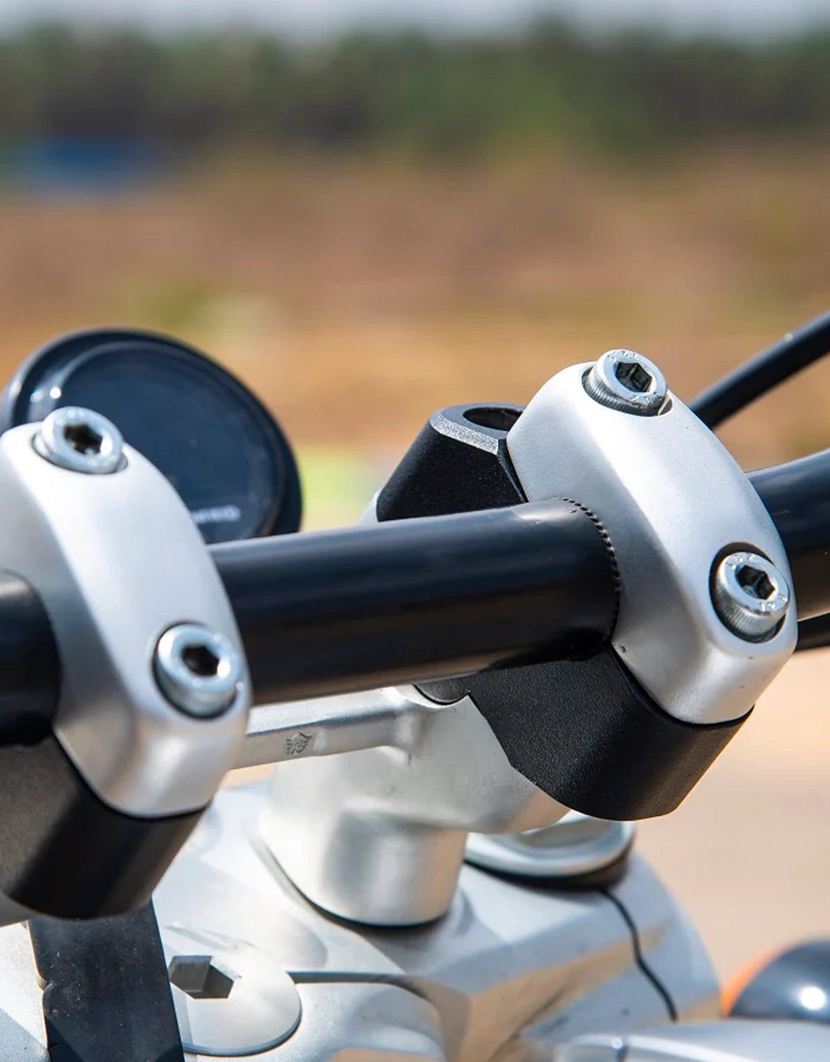 Carbon Racing Super Meteor 650 Pullback Handlebar Risers