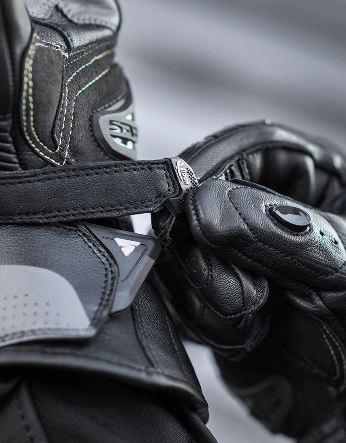 Shima STR-2 Riding Gloves